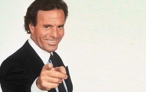 julio-iglesias-311211-472x300