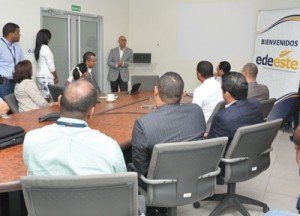 El gerente general de EDE Este, Luis Ernesto De León, habla durante la presentación del Proyecto.