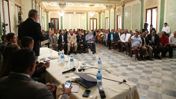 El portavoz y director general de comunicación del gobierno dominicano, Roberto Rodríguez Marchena en momento en que pondera la importancia de los periódicos digitales.