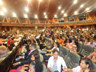 Parte del público en inauguración del XII Congreso Hispanoamericano de la Prensa y Primer Congreso de la Escuela de Comunicación Social.