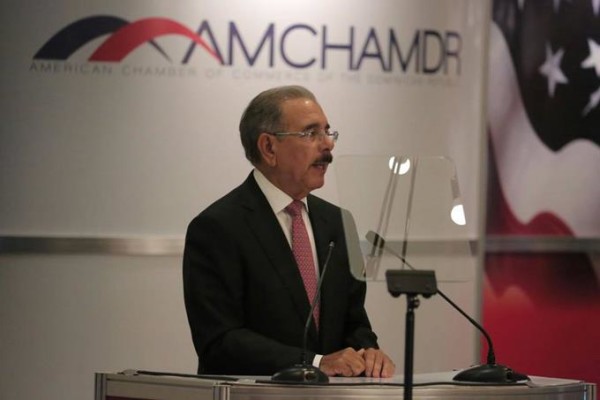 Actividad. Danilo Medina participo´ como orador en el almuerzo de la Ca´mara Americana de Comercio. / Foto publicada por "Comunica Danilo" en Facebook.