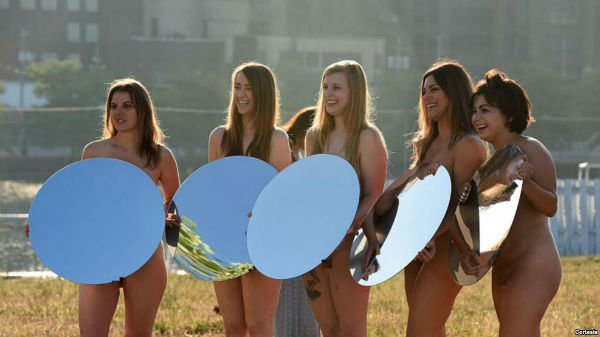 Las 100 mujeres en traje de Eva quisieron enviar un mensaje al partido republicano y a su inminente candidato republicano Donald Trump.