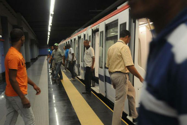 La Oficina para el Reordenamiento del Transporte (OPRET) en un inicio se llamaba Oficina del Metro, luego en diciembre 2005, se creó el decreto. No. 477-05 que la creó. Esta oficina tiene como misión construir líneas de Metros y ordenar el transporte en todo el país.