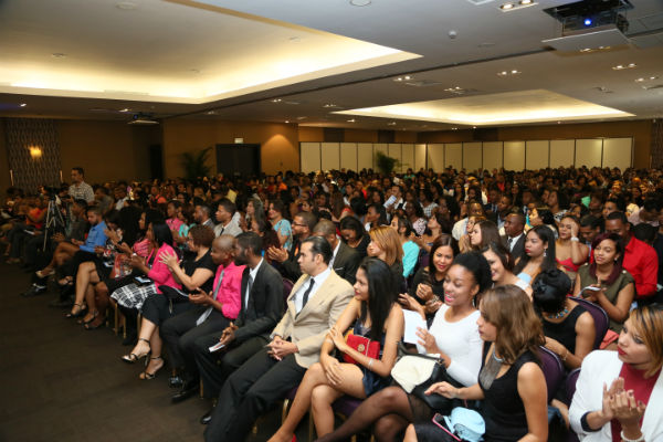 Decenas de seguidores del procurador fiscal, Alcedo Magarín, que apoyan su propuesta para ser presidente, miembro o suplente de la JCE. 