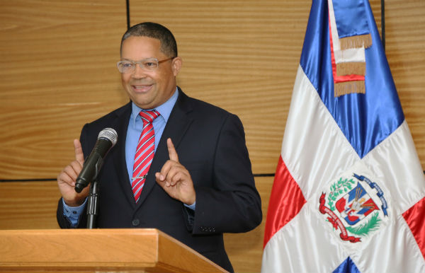 Jurista Alcedo Magarí, aspirante a presidir la JCE.