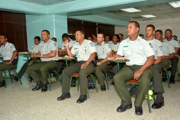 Nuevos agentes de la Autoridad Metropolitana del Transporte participaron de un taller para conocer sobre las medidas de seguridad del Marbete 2017 y cómo validar la autenticidad del mismo en los próximos operativos en las calles.