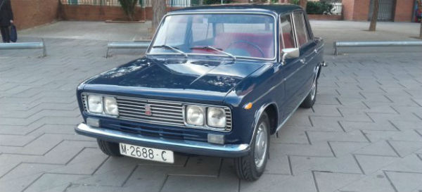 Julio Iglesias compró el SEAT 1430 en 1972 (CATAWIKI).