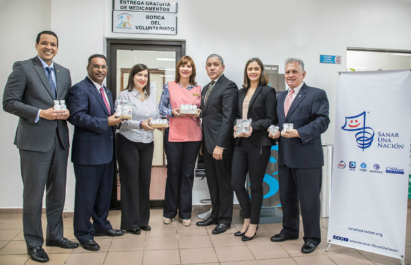 Elías Dinzey, Wenceslao Soto, Raquel Cueto, Nora de Castaño, Nepomuceno Mejía, Scarlett De La Mota y Tim Tuccelli.