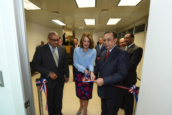 La magistrada Rosario Graciano De Los Santos durante su exposición en El Salvador.